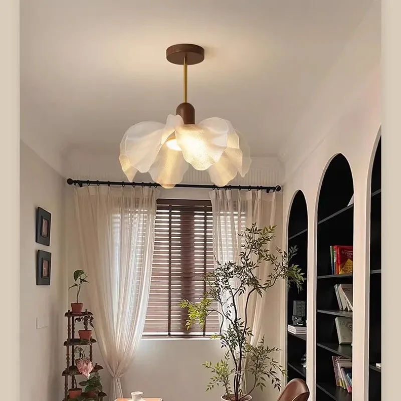 Modern Luxury Floral Pendant Light Nordic Petal LED Chandelier for Restaurant Living Room Bedroom Kitchen Home Decoration Light
