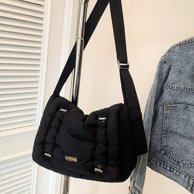 

Simple Yet Elegant Shoulder Bag For Women Made From Quality Leather With A Casual Vintage Vibe