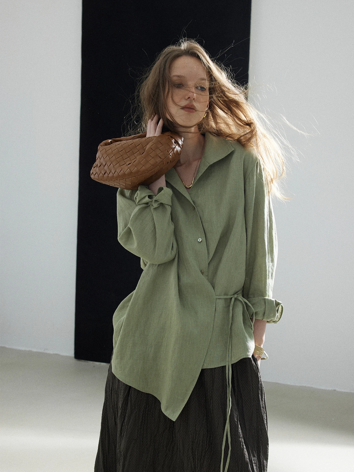 

Moofeel Linen Asymmetric Waist-Cinching Long Sleeve Shirt French Style Button Detail Straight Cut Women's Premium Fashion
