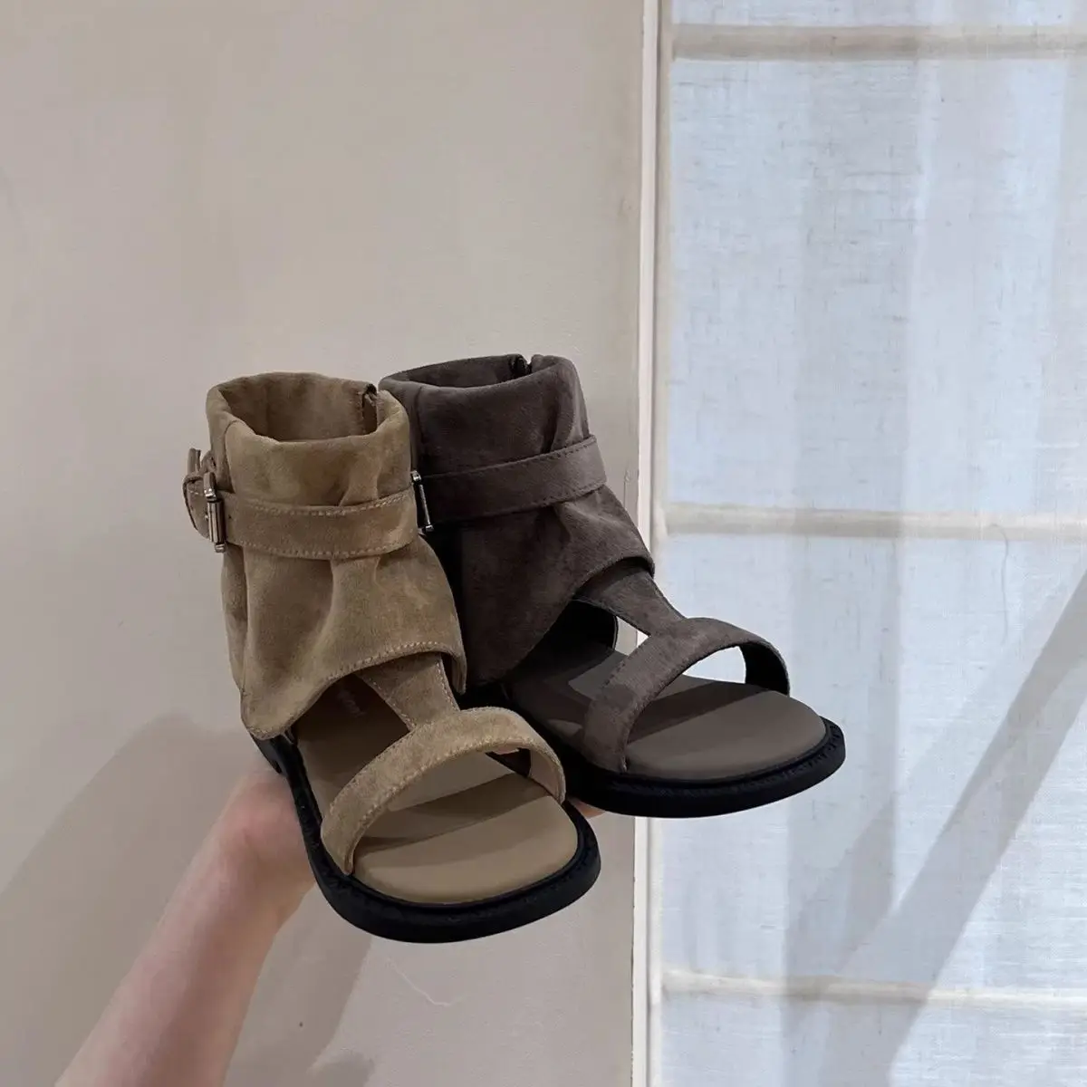 2026 Summer New Girls' Gladiator Open Toed Fashion Sandals Korean Children's Versatile Belt Buckle Sandals