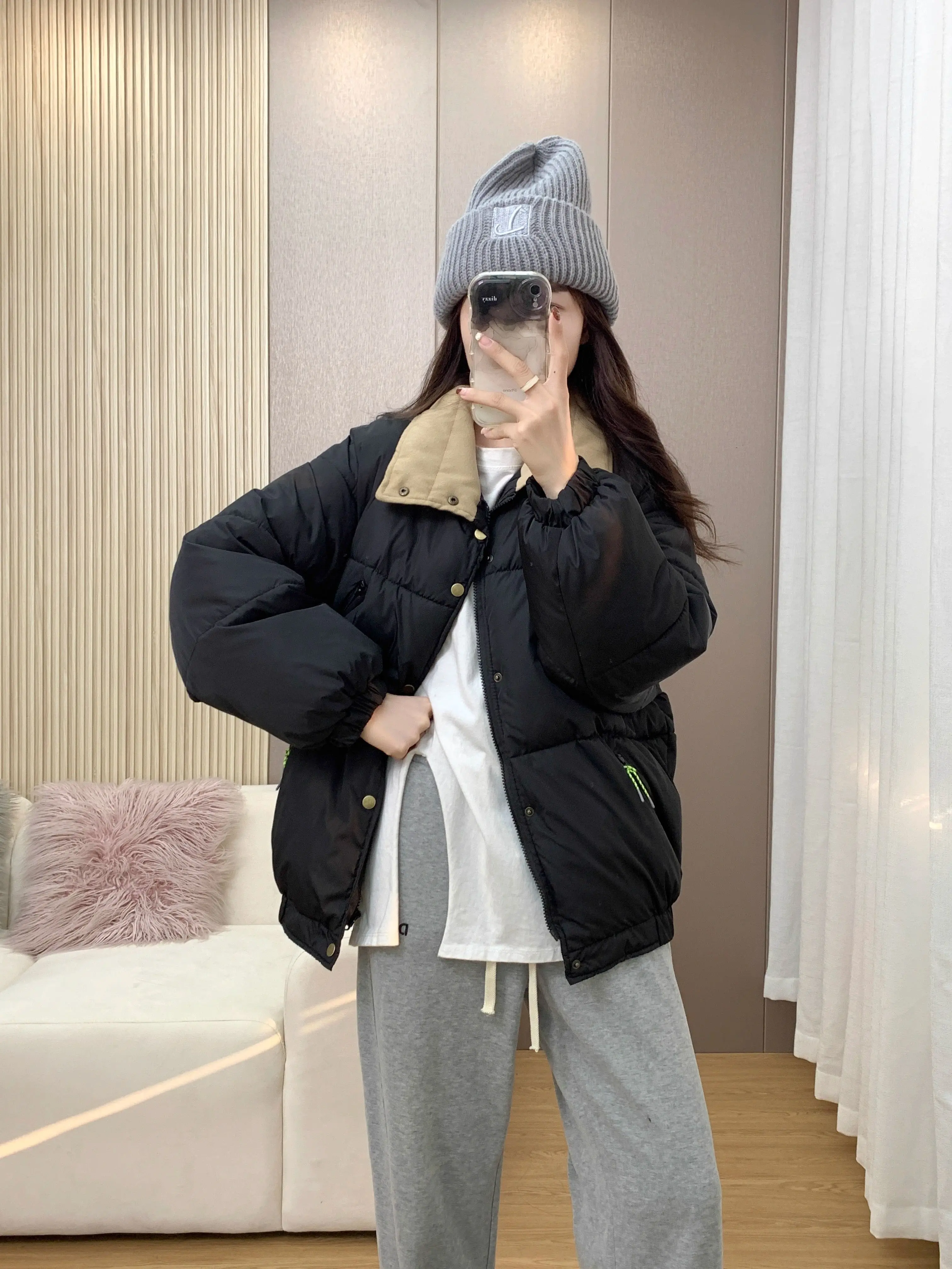 เสื้อพาร์กาส์ผู้หญิง รุ่น Nieve สำหรับฤดูหนาว ผลิตจากผ้าฝ้ายชีวภาพบุขนแกะแบบควิลท์ ติดกระดุมแป๊ก ด้านข้างมีจีบระบายที่เอว ดีไซน์หรูหรา สไตล์คนเมือง หลายสี