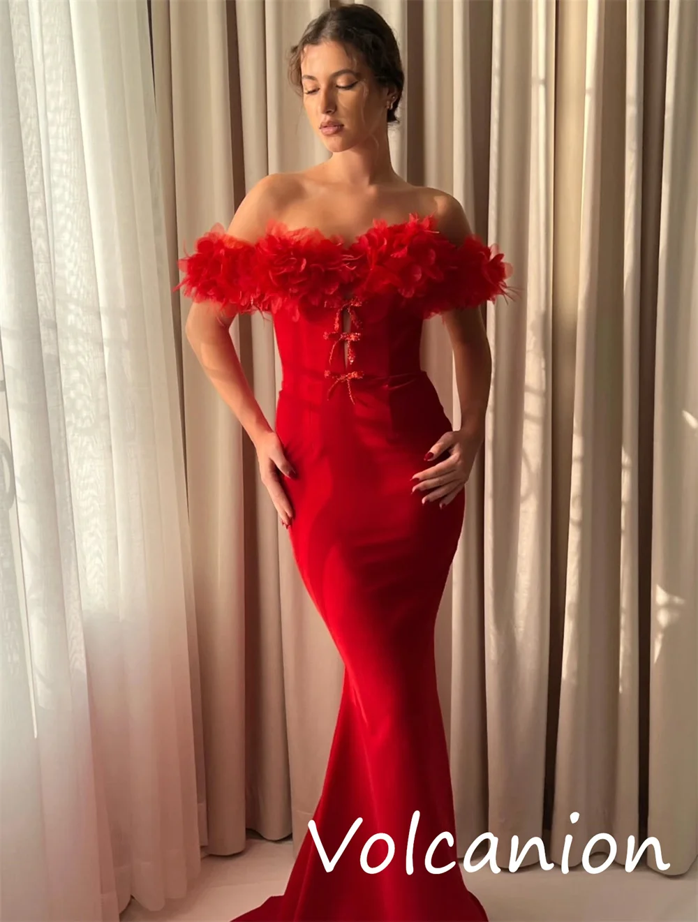 الأحجام المخصصة المتاحة جيرسي الطية زهرة البوق خارج على الكتف فساتين طويلة مخصصة مناسبة رسمية