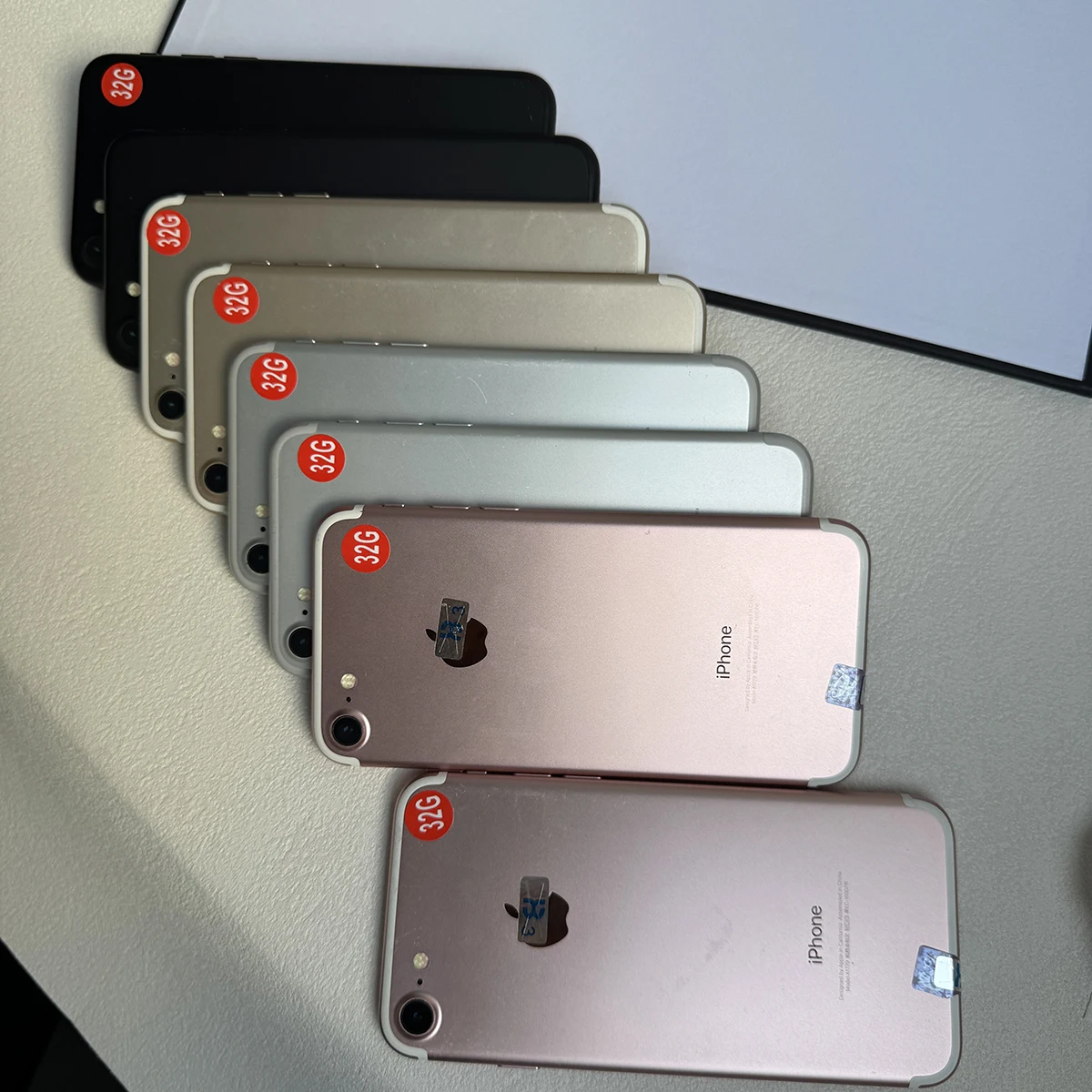 هاتف محمول أصلي 4.7 بوصة iPhone 7 4G LTE غير مقفول رباعي النواة 12MP 32GB/128GB/256GB ROM 2GB RAM IOS هاتف ذكي