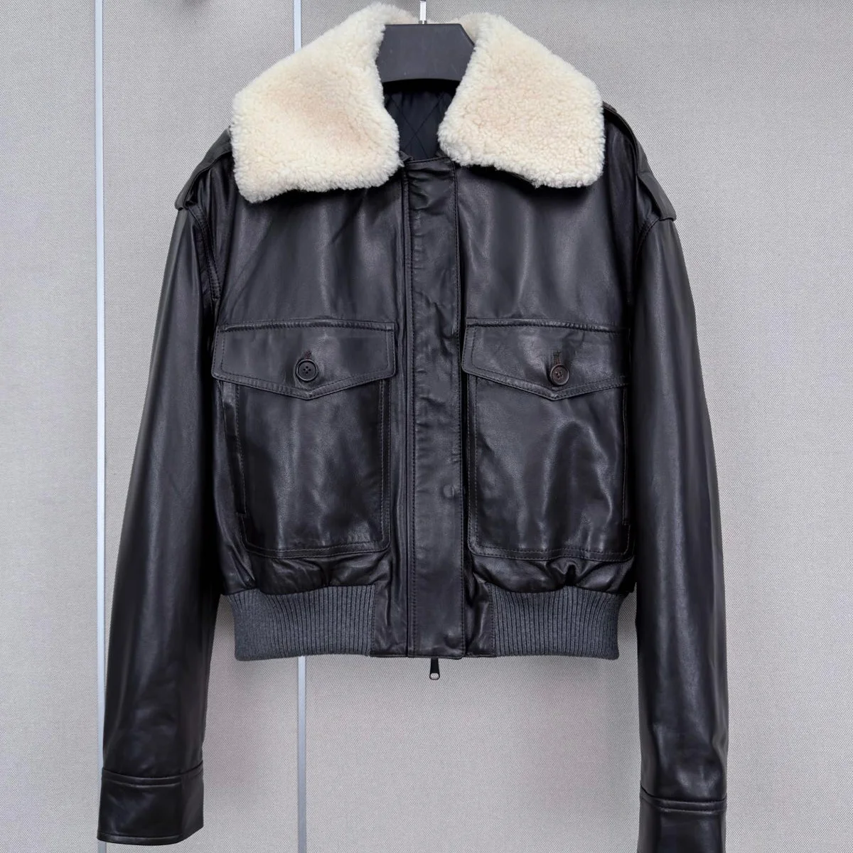 High Quality Women Black Leather Bomber Jacket, Fleece Shearling Collar Cropped Aviator Coat lyt26101679