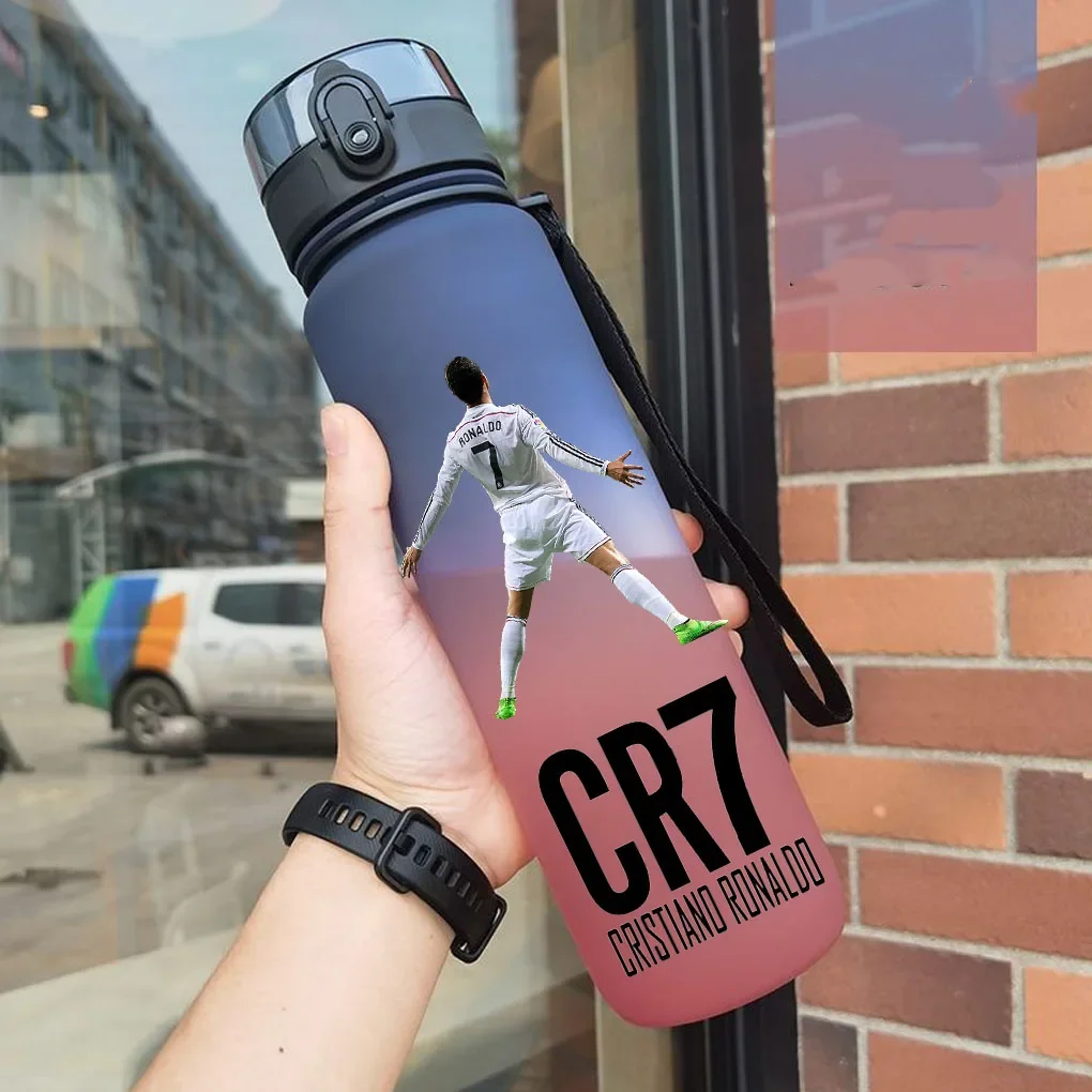 keeppley Cristiano Ronaldo Sport-Wasserflasche, auslaufsicher, bunter Kunststoffbecher, zum Trinken, für Outdoor-Reisen, tragbar, für Fitnessstudio, Fitness, Krüge, Geschenk 4