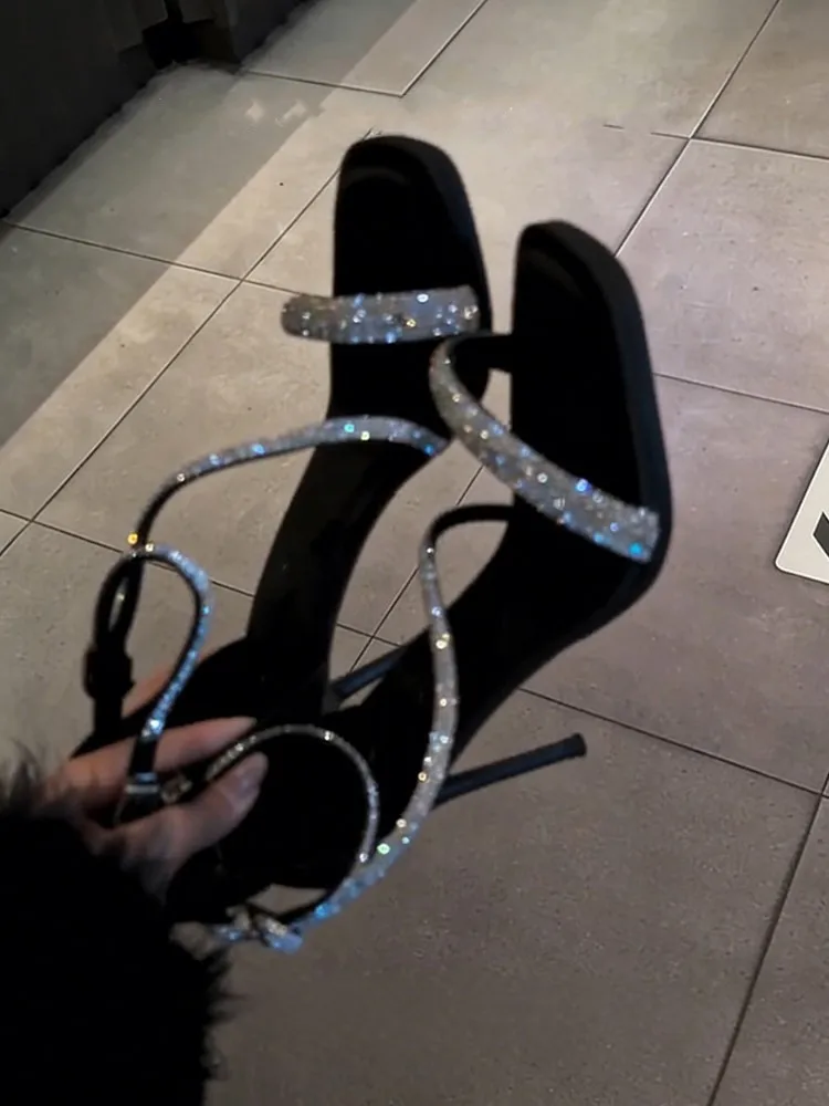 2026 Sommer Neue Mode Quadratische Spitze Strass Offene Zehen Einriemen-Stiletto High Heel Sandalen für Damen Große Größen 34-41 – Detail 6