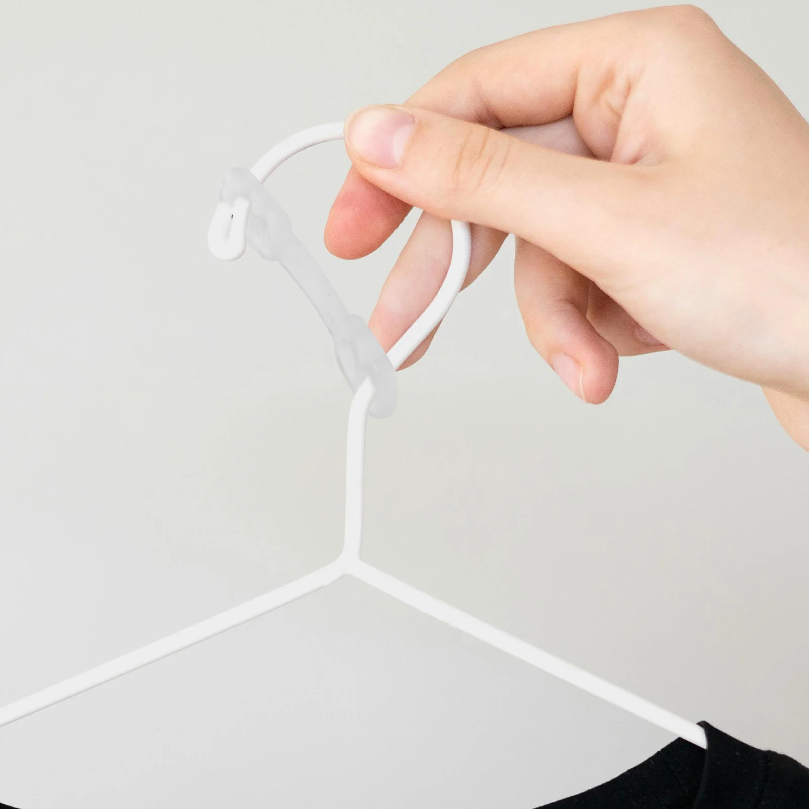 

100Pcs Clothes Hanger Windproof Buckles Fixing Clips Non-Slip Silicone Grips for Balcony Bathroom Dormitory Clothes Hanger Grips