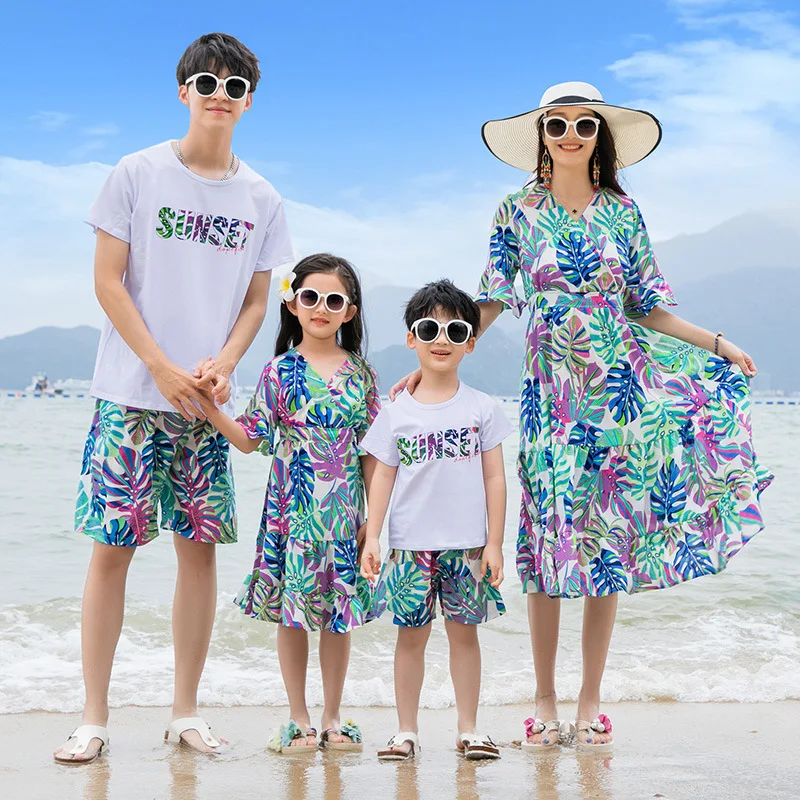 

Family Matching Outfits 2024 Summer Mother Daughter laceDresses Dad Son White T-shirt Suit Family Look Couple Matching Outfit