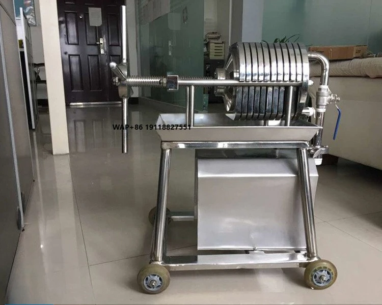 

Small Portable Oil Cleaning Machine, Stainless Steel Plate and Frame Filter in Food Cooking Oil Industry