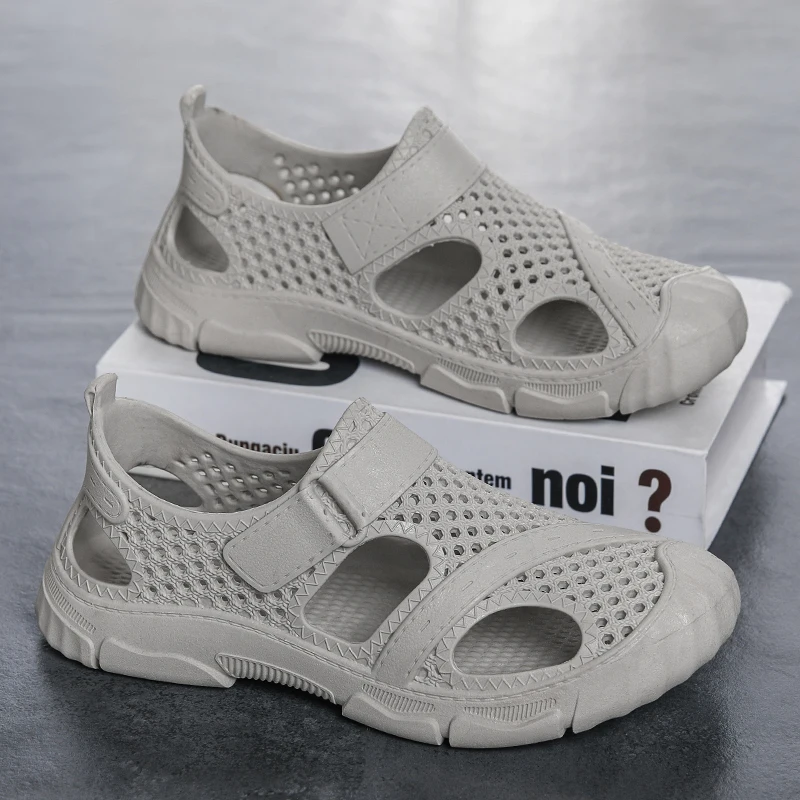 Fashion solid tone male hollow walking sandals lightweight cushioned non slip sole wear resistant daily outdoor slide clogs