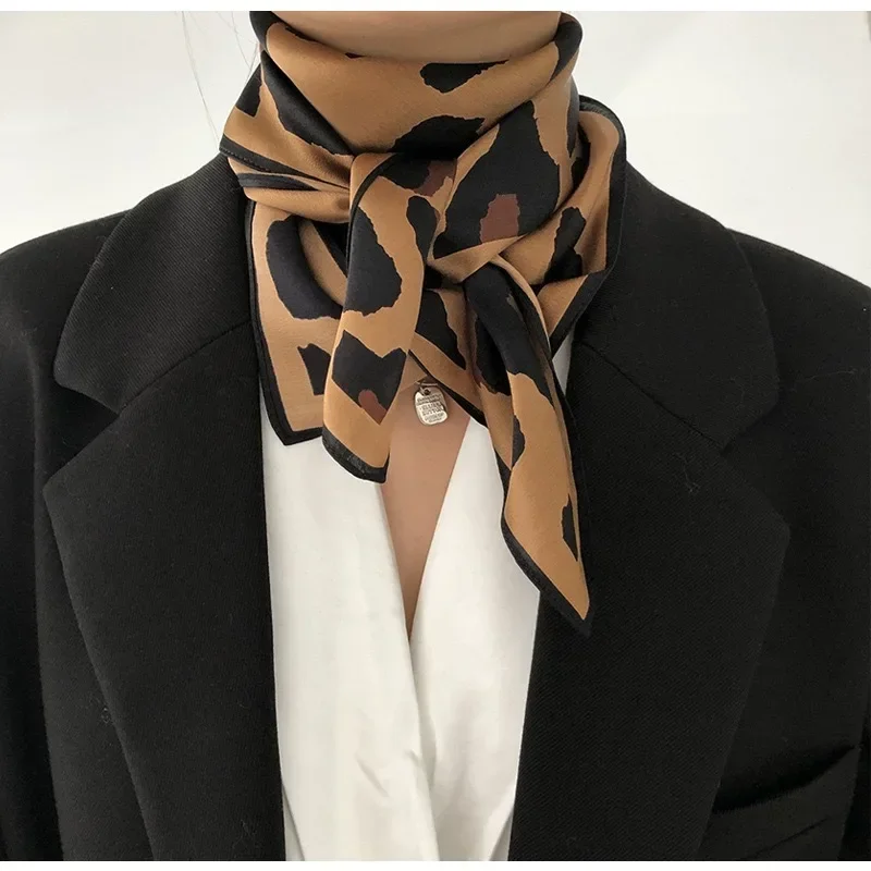 1pcs70cm Leopard Print Silk Scarf for Women Imitation Silk Scarfs Fashionable and Versatile Headwear Clothing Square Scarf