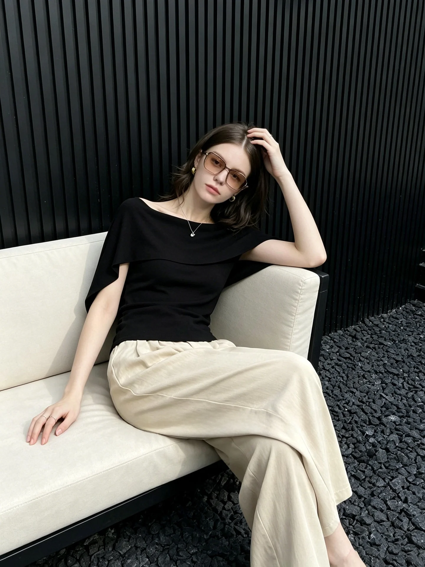 

Huaappuw Black Shoulder Female Short Sleeve T-Shirt Splicing High-End Sensation Summer New Style French Style Standard Fit