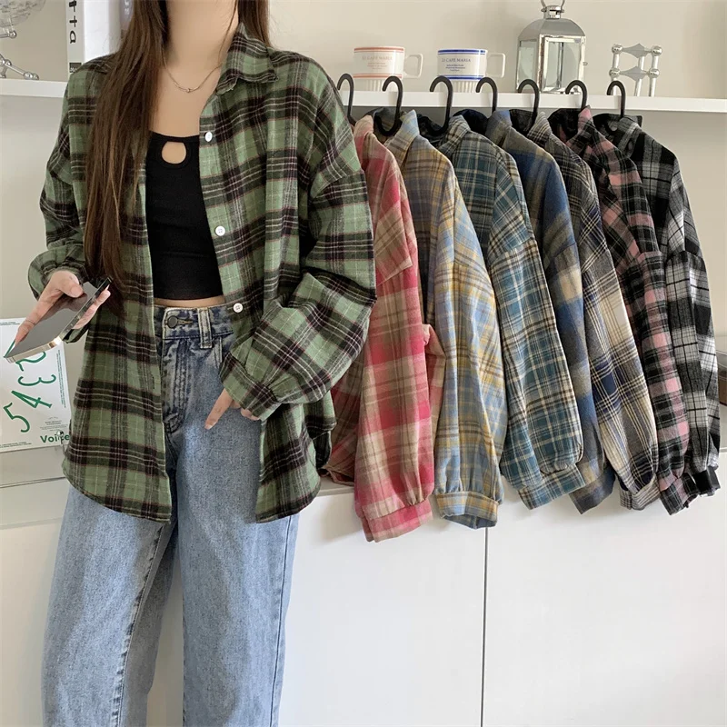 Boyfriend Flannel Shirt for Women Tartan Long Sleeve Collared Button Up Oversized Plaid Shirt Jacket Grunge Teenage Girl Outfit