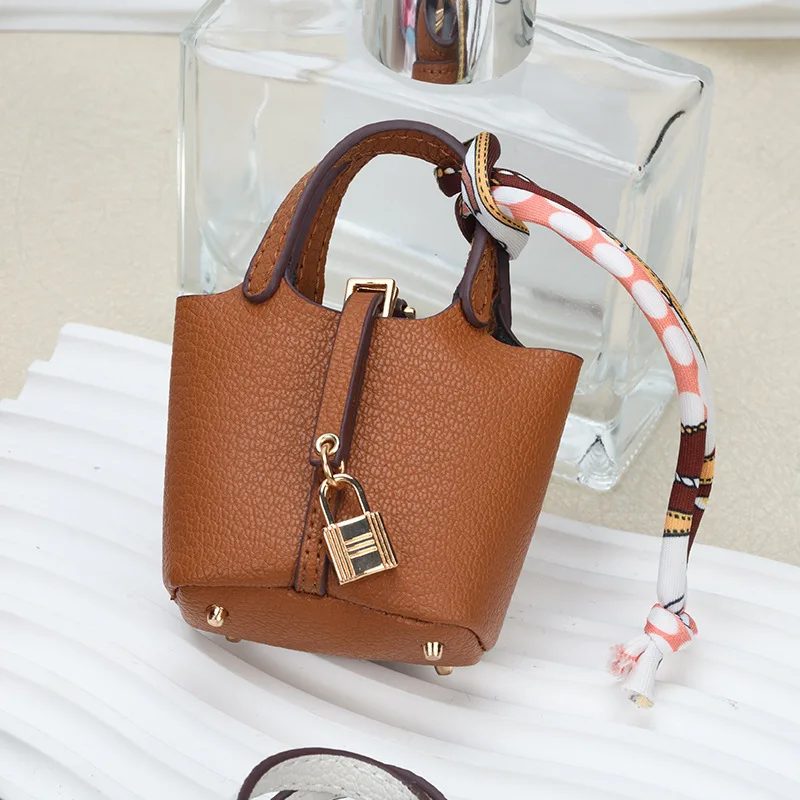 Mini borsa pendente per interni auto decorazione specchietto retrovisore borsa per cuffie in pelle di fascia alta portamonete portachiavi multifunzionale