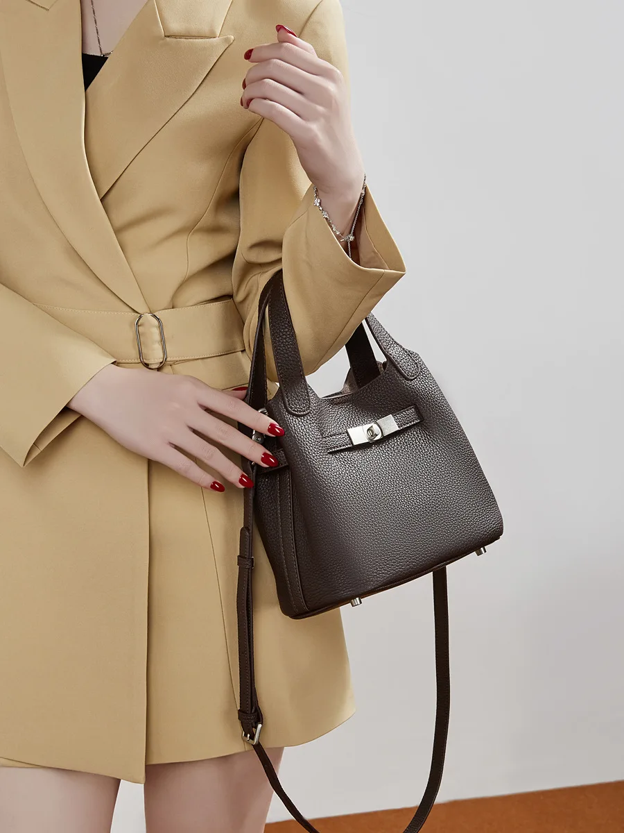 

First-Layer Cowhide Retro Casual Commuting Large-Capacity Bag for Women 2026 Spring and Summer Tote Bag Niche Versatile Shoulder Bag