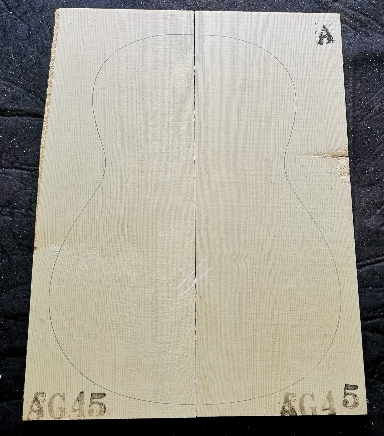 A-grade classical full single board guitar spruce panel, made in the Alps of Germany and Europe as guitar accessory material