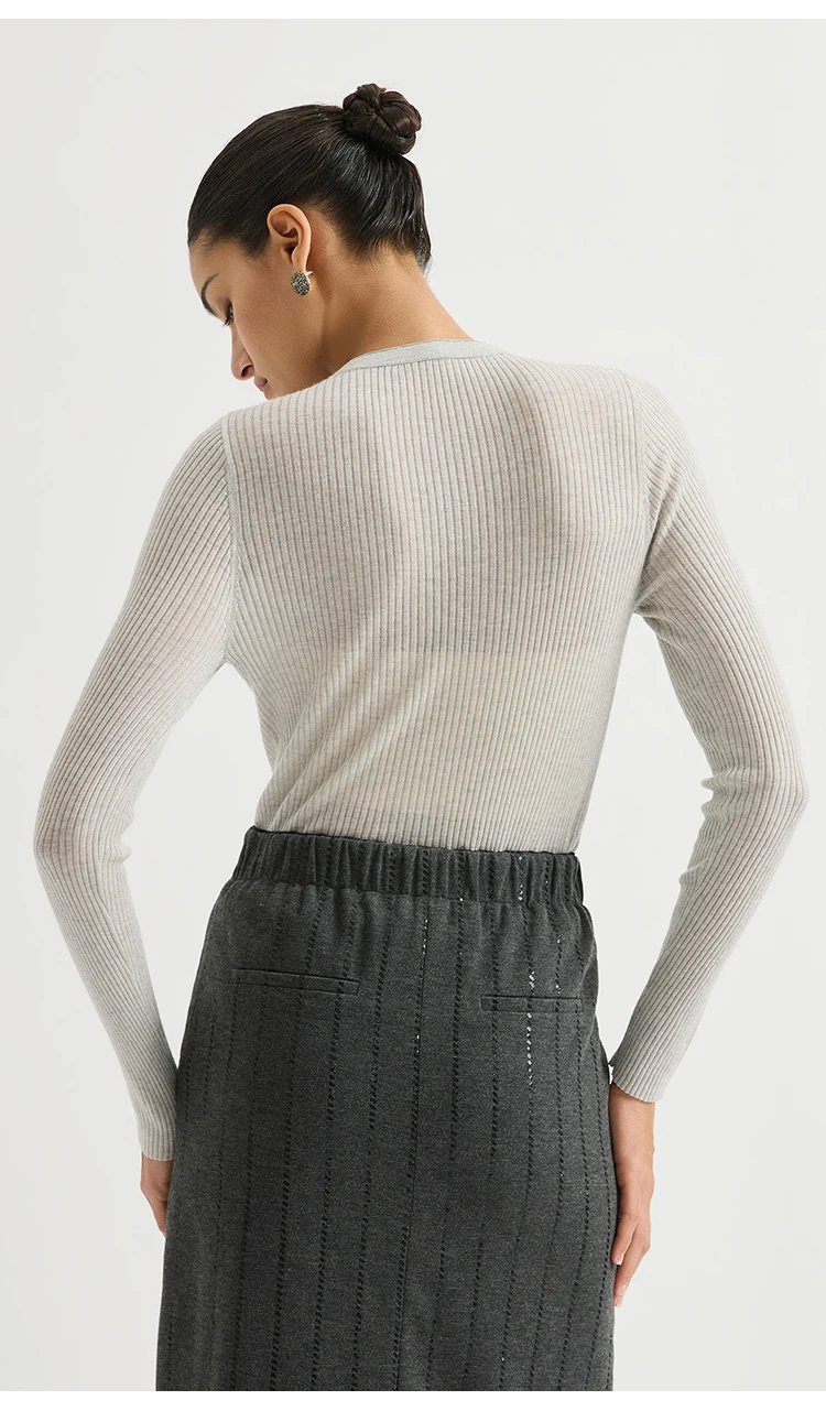 BY3621711 Damen-Pullover mit tiefem V-Ausschnitt, Lurex-Rippstrick-Wollmischung, langen Ärmeln, V-Ausschnitt, Kettenverzierung, schlanke Passform, dezenter Luxus für den frühen Herbst – Detail 11
