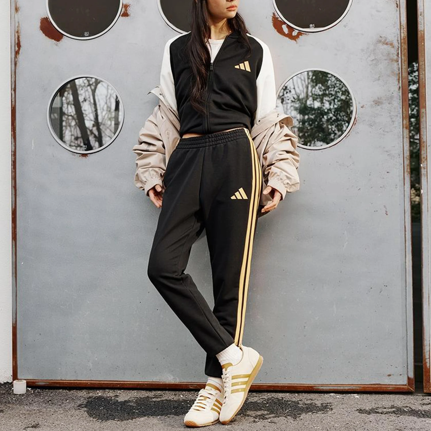 tuta-sportiva-adidas-originale-da-uomo-e-da-donna-modello-jz0106-con-collo-alto-e-vestibilita-ampia