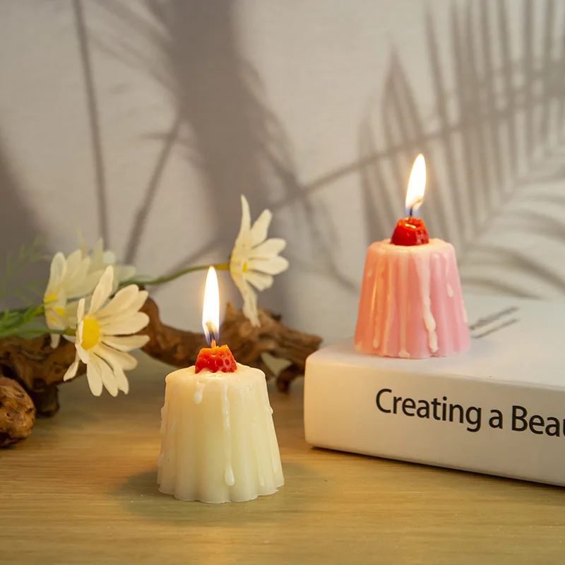 Handmade Strawberry Pudding Scented Candle, Smoke-Free Aroma Candle for Birthday Wedding Decor, Fragrant Figurine Ornament