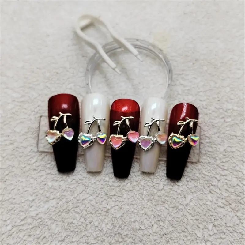 Fall/winter 2023 Durable Materials Easy Application Striking Charming Design Charming Autumn And Winter Fashion Trend Manicure