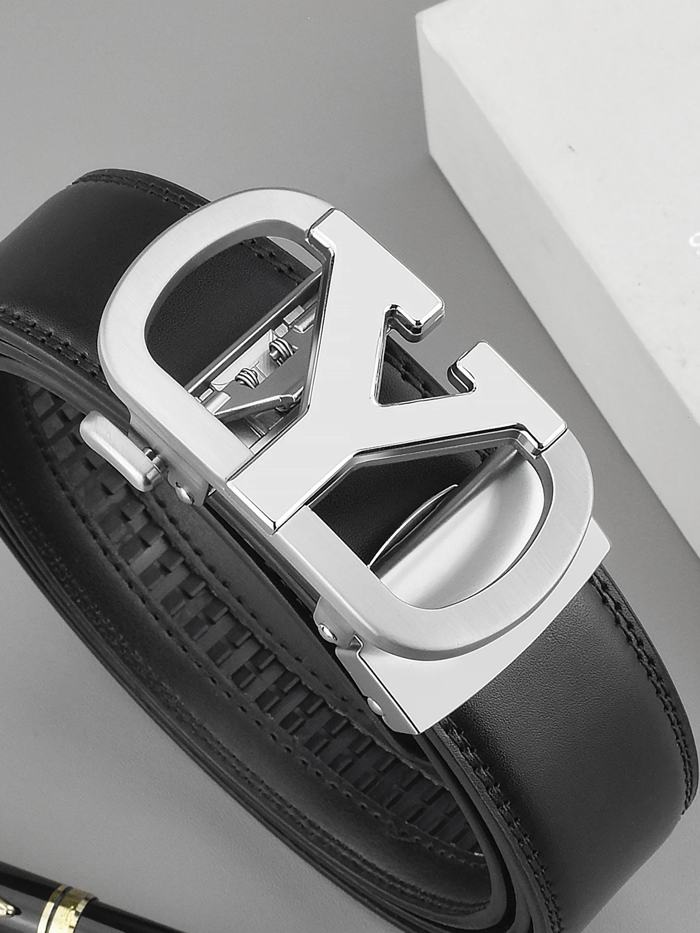 nouvelle-ceinture-de-golf-en-cuir-pour-homme-decontractee-avec-boucle-automatique-motif-lettres-style-britannique-et-coreen-pour-loisirs-et-mode