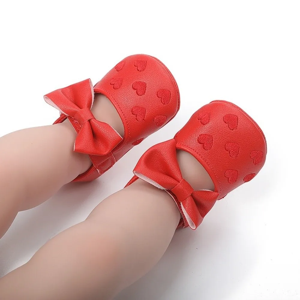 

Non-slip Leather Baby Shoes Cute Appearance Soft Material Newborn First Walkers Multicolor Love Bow Crib Shoes Toddler Girls