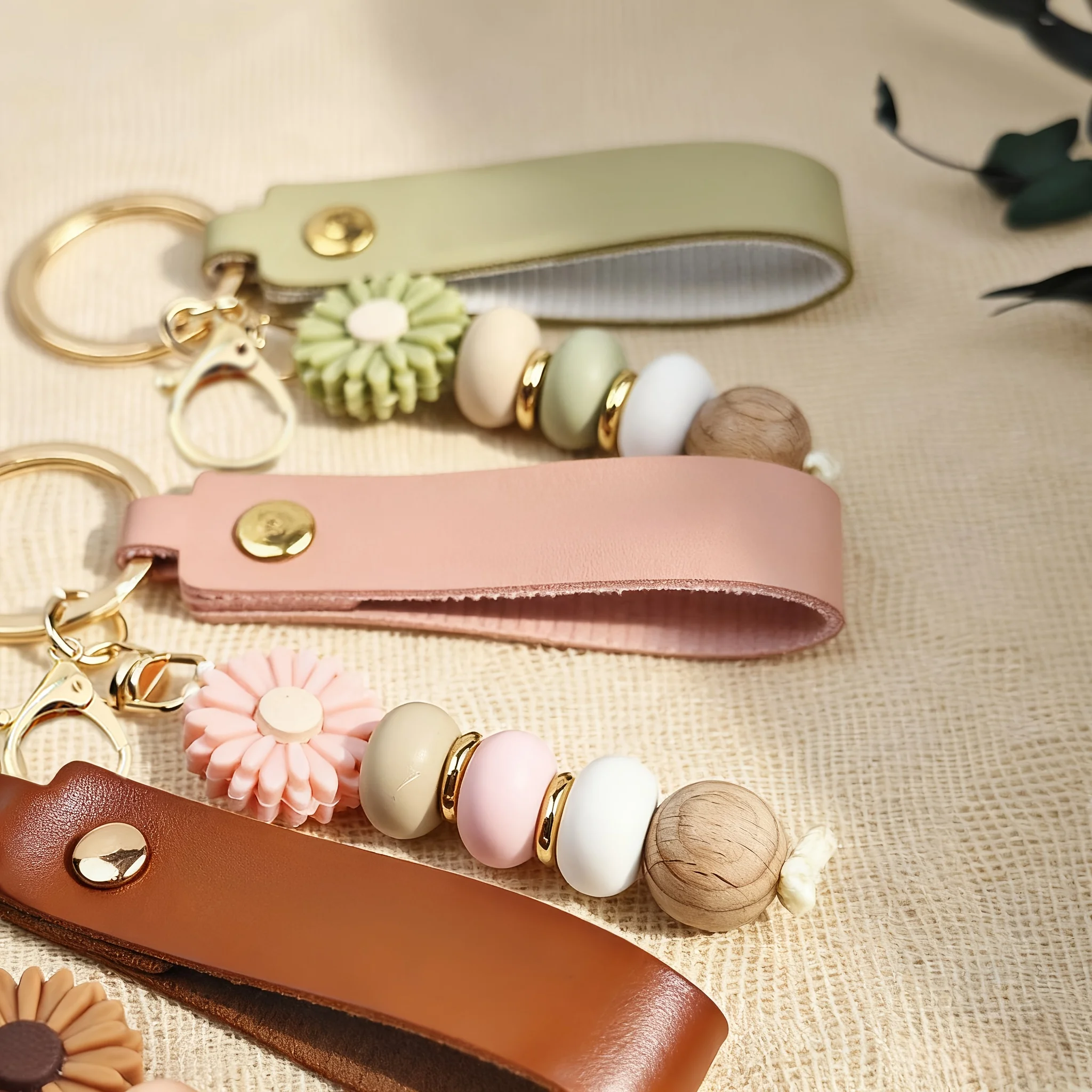 

Брелоки с бусинами и искусственными кожаными цветами, украшения для рюкзаков, кукольные подвески, подарки ко Дню учителя и на дни рождения