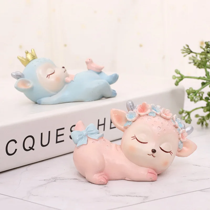 Cute Baby Deer Resin Ornament Car Statue Miniature Cartoon Figurine Cake Topper Desktop Art Craft Home Garden Decoration