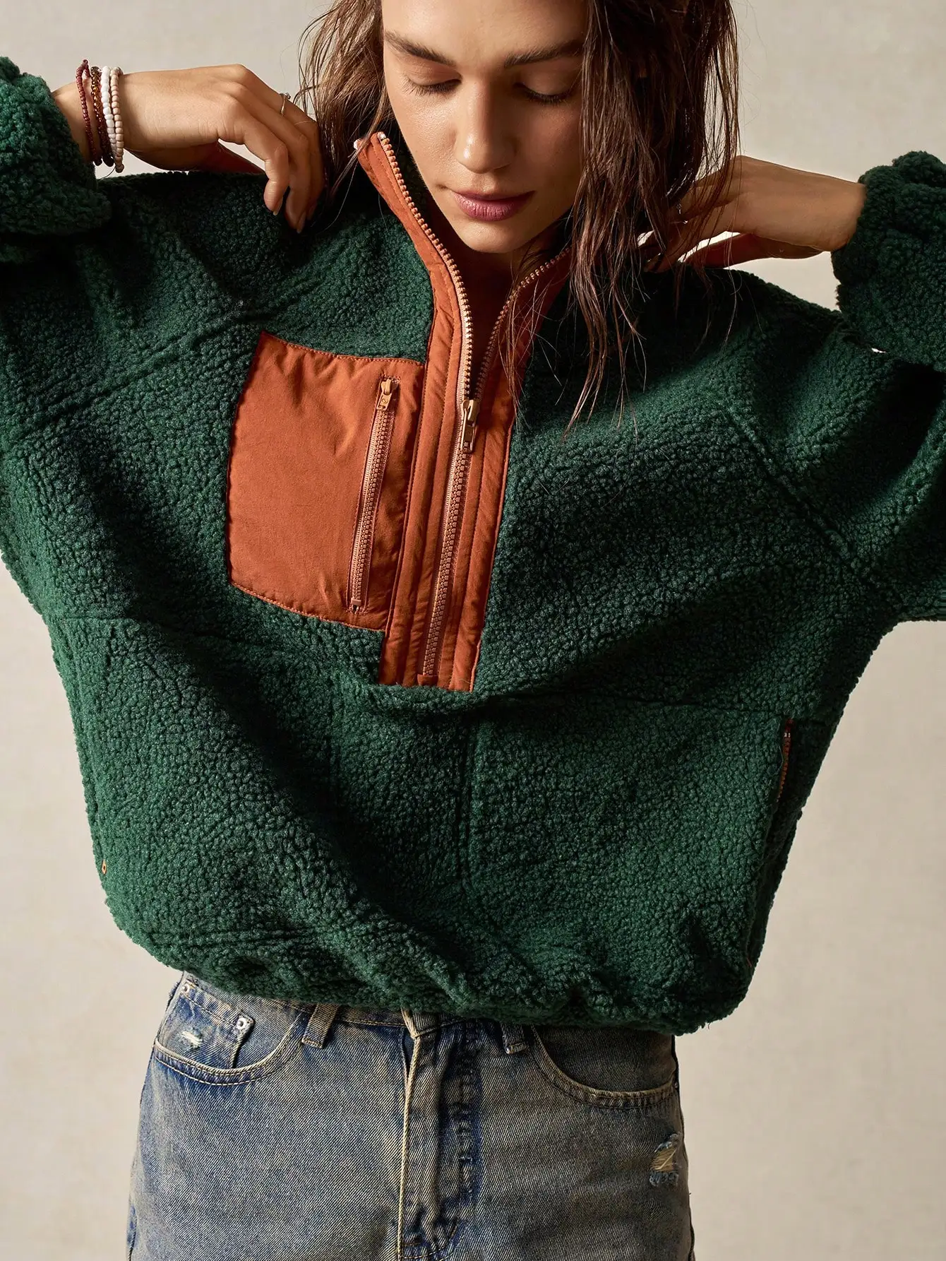 

Women's Plus Size Loose Fit Fleece Pullover with Contrast Zipper & Pocket, Autumn Winter Casual Wear