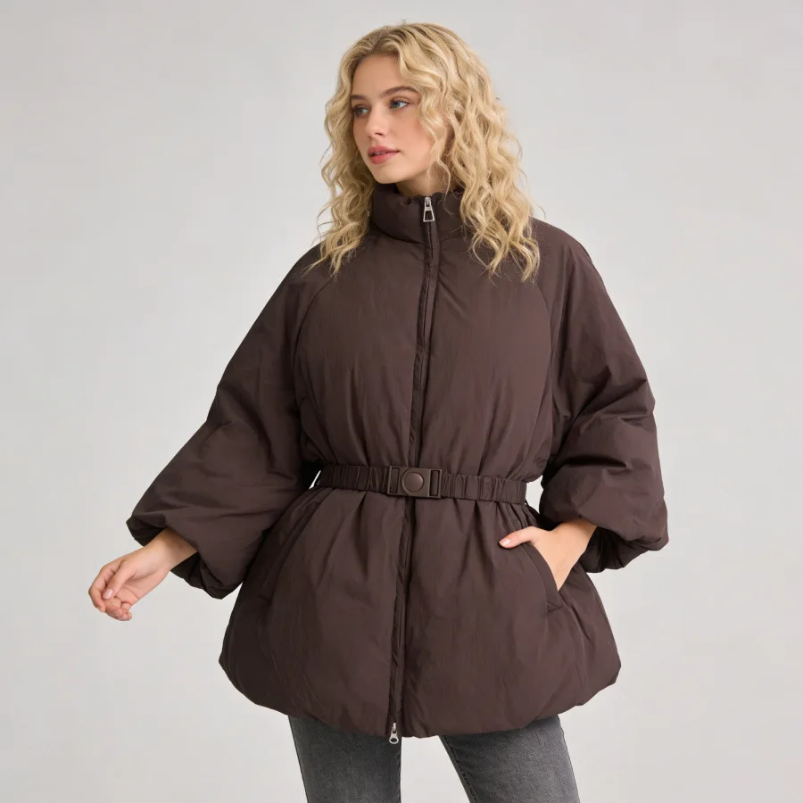 

Новая модная ретро-куртка на осень/зиму: теплый пуховик средней длины с воротником-стойкой, рукавами-фонариками и поясом для женщин