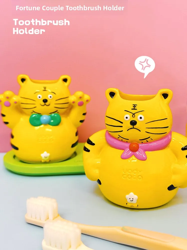 

Cute Cartoon Couple Toothbru Holder Desktop Placement Ra Batoom Decorative Accories Plastic Material