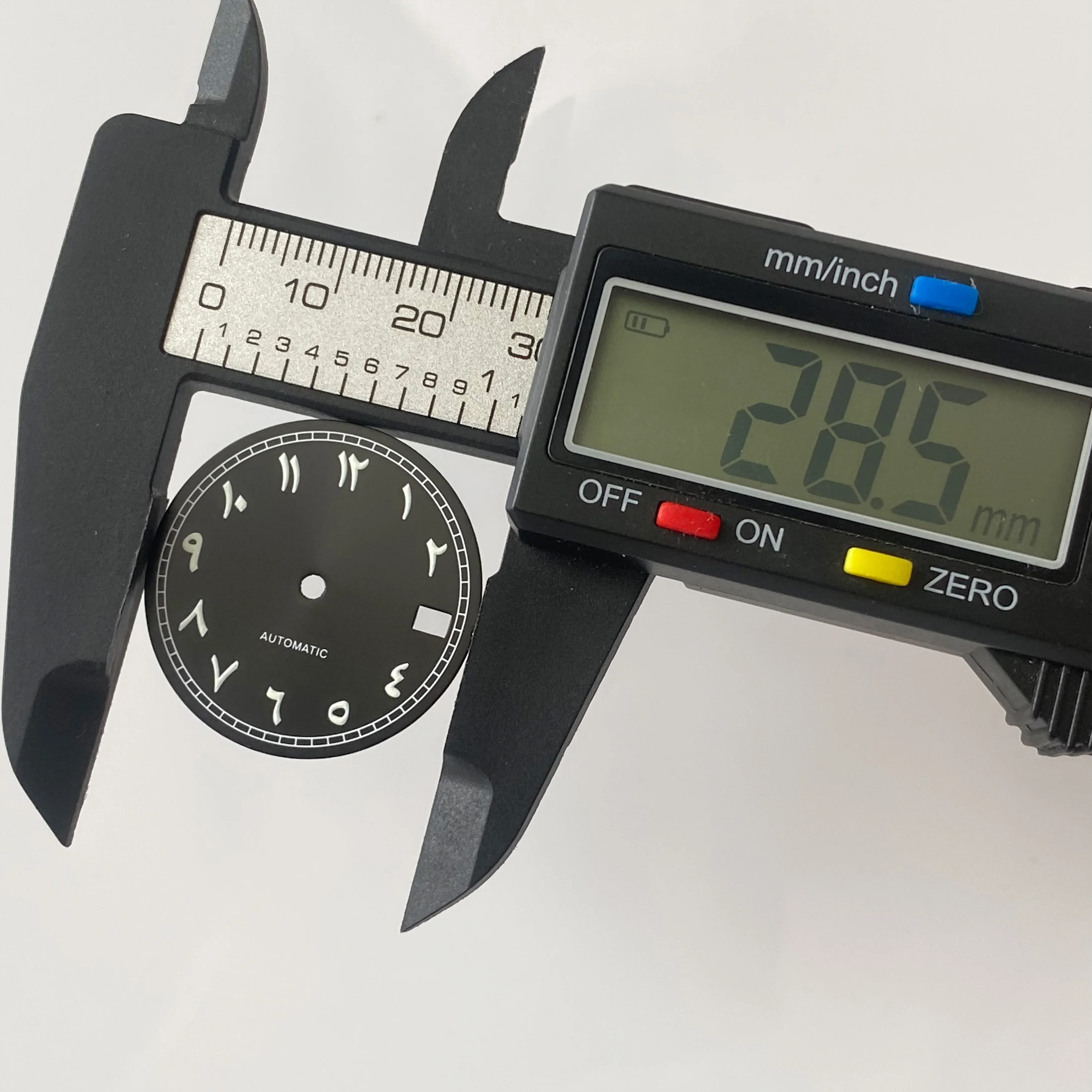 Циферблат NH35 28,5 мм с арабскими цифрами и зеленым светящимся циферблатом подходит для сменных аксессуаров калибра NH35 NH36 NH38