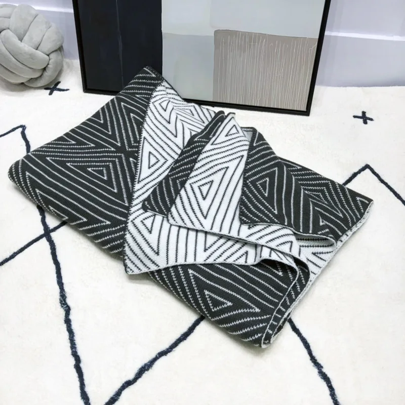 

Geometric Pattern Faux Cashmere Blanket, Knitted Blanket two-sided Air-Conditioning Sofa Lunch Break Cover Home Decoration plaid