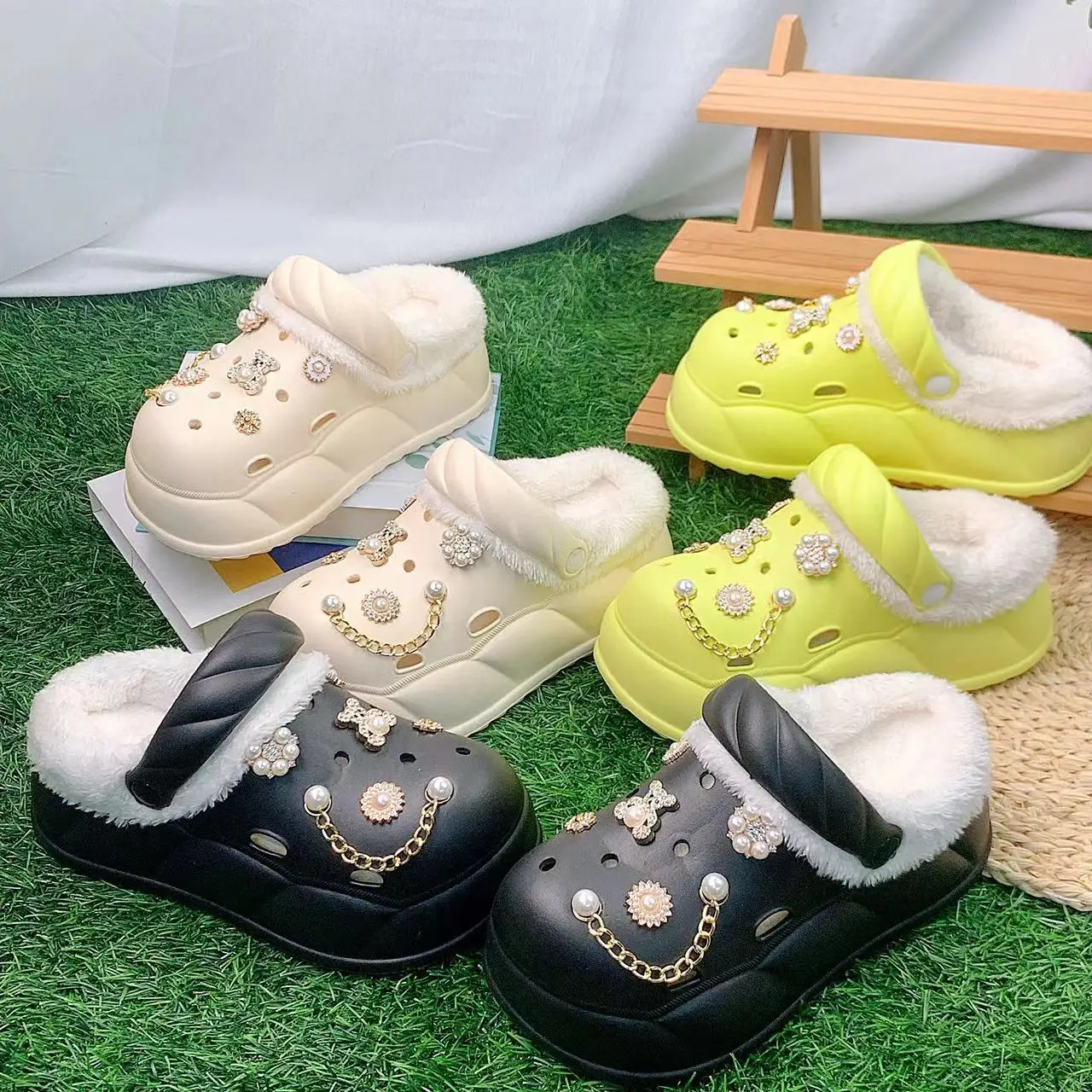 European and American Fashion Furry Slippers for Women, Gold Bear Set, Thick-Soled Clogs, Non-Slip, Elevated, Soft, Comfortable, and Stylish
