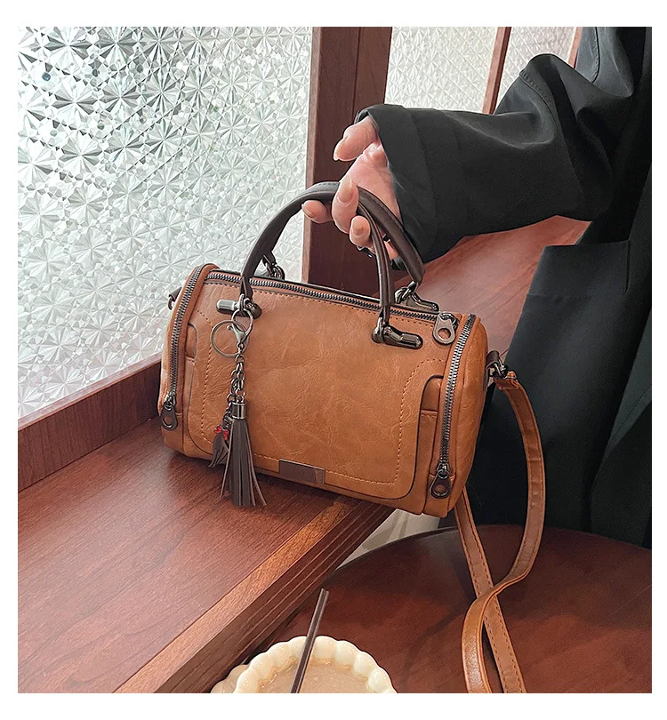 

Tassel Decor Women's Shoulder Bag Fashion Zipper Large Capacity Crossbody Bags With Removable Strap Boston Handbag