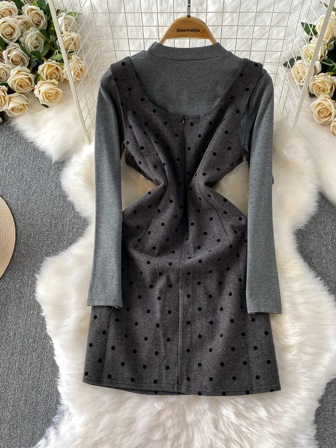 작은 체형을 위한 패셔너블한 물방울 무늬 스트랩 드레스와 달콤한 리본 매듭 라운드넥 긴팔 베이스 탑 세트, 하이웨이스트 바지