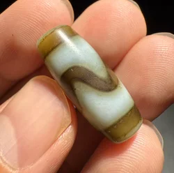 Qing Dynasty return Tibetan area old agate Lezi dzi beads water pattern old dzi beads collection antique antique natural genuine