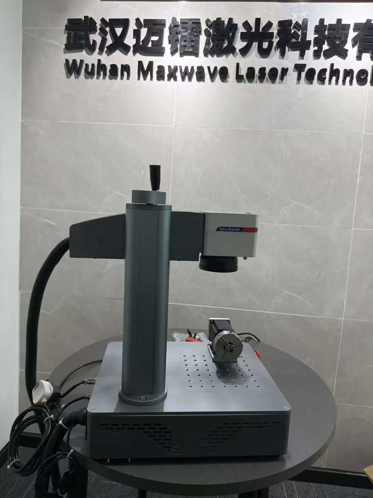 

Мини-волоконный лазерный стол 20 Вт для маркировки металла, нержавеющей стали, алюминия, черной маркировки, сертифицированный CE, USB-лазерный гравировальный станок