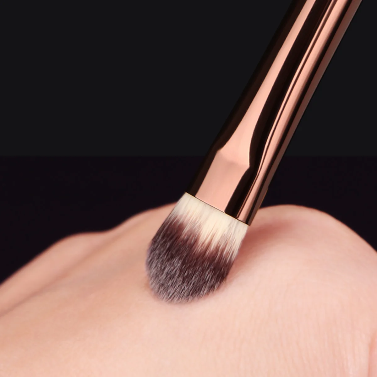 Eyeshadow Brush, Vegan Makeup Tool, For Precision Application and Flawless Blending, Contouring & Defining