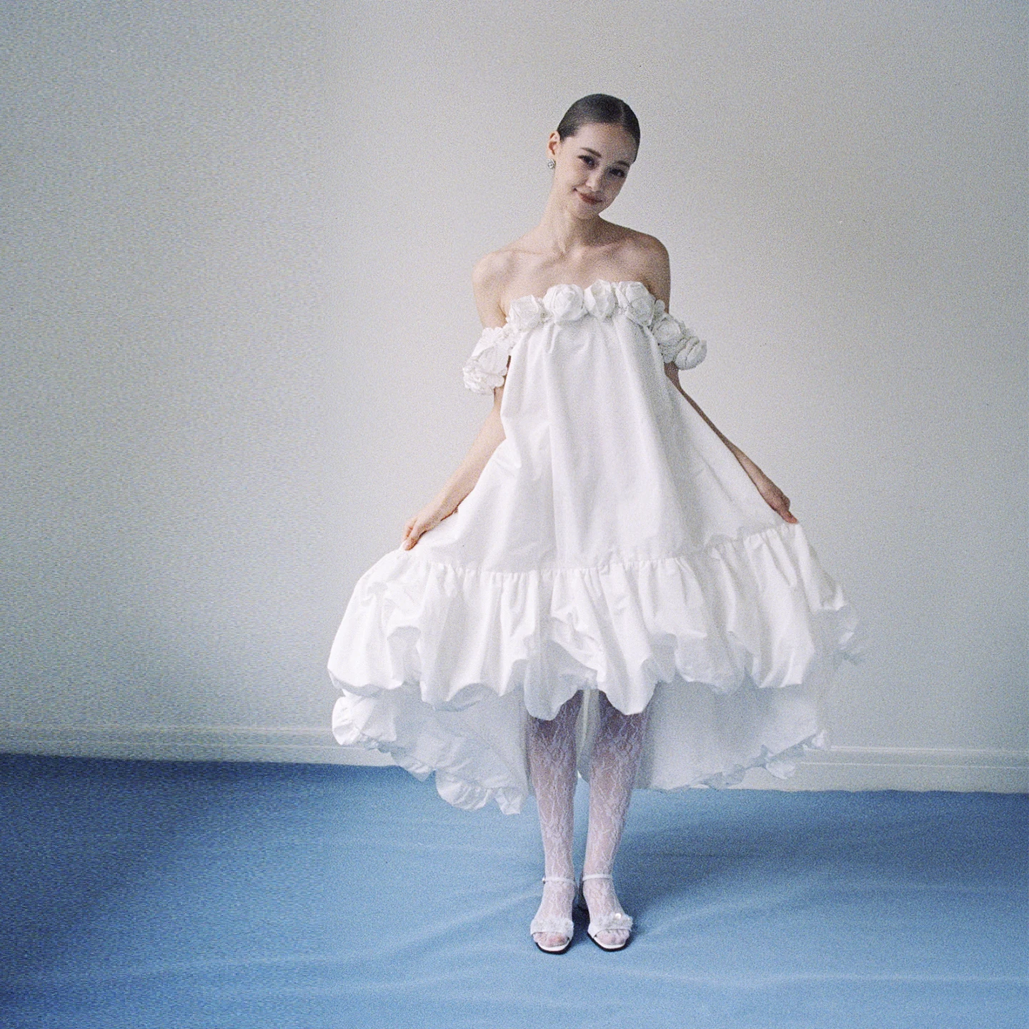 خمر قبالة الكتف فستان الزفاف التفتا مع زهور ثلاثية الأبعاد قارب الرقبة عالية منخفضة ألف خط فستان زفاف فستان حفلة الزفاف TSWD932