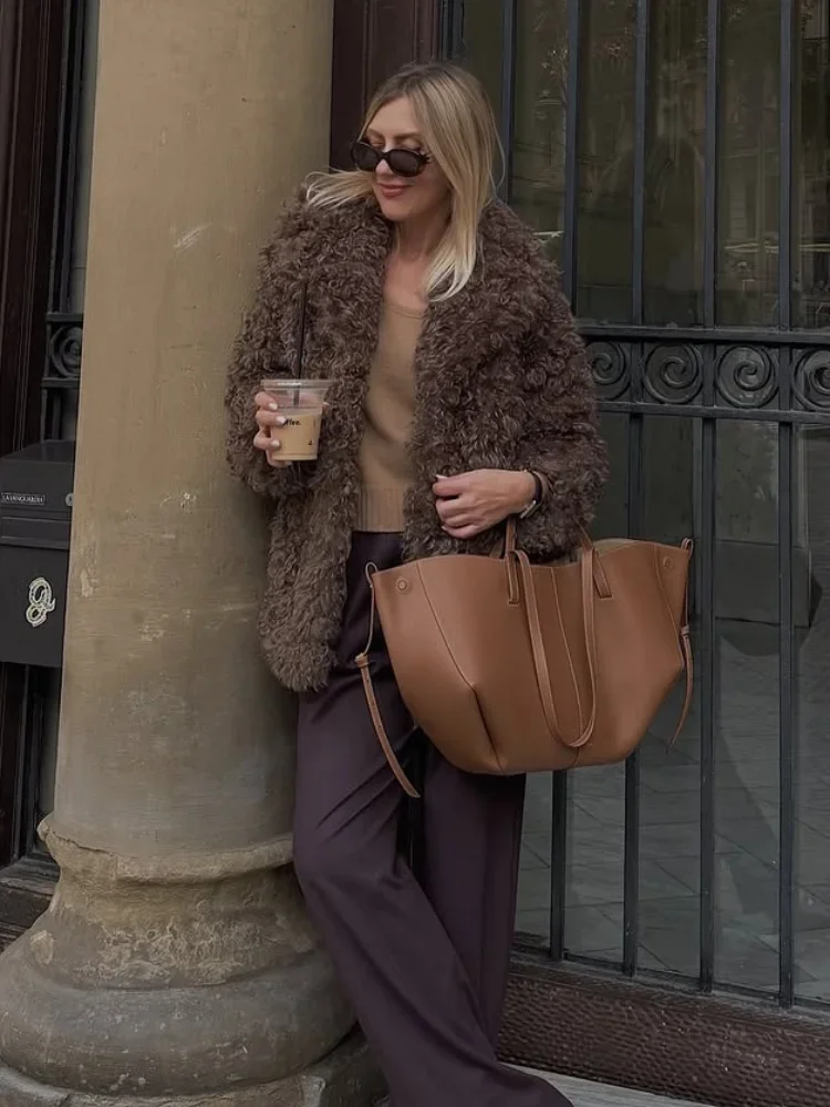 2025 hiver nouvelle dame quotidien rue vêtements d'extérieur marron Teddy bouclés fausse fourrure manteau femmes revers manches longues moelleux lâche vestes courtes