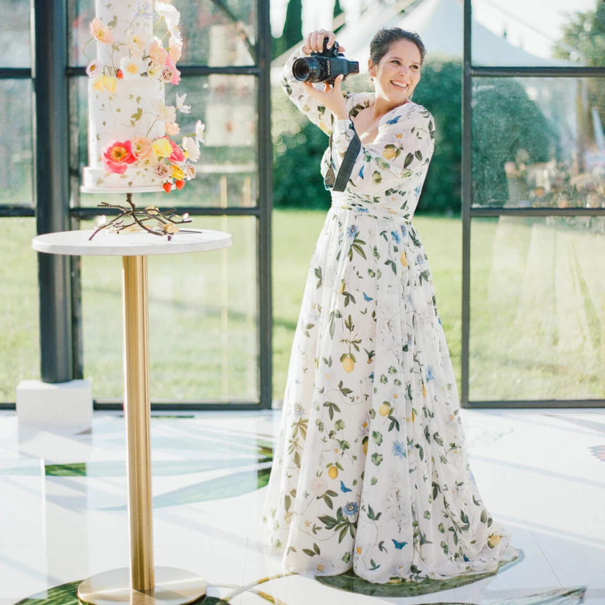 Vestido de novia botánico Floral personalizado para exteriores, mangas largas acampanadas, fruncidos de talla grande, vestido de sesión de fotos nupcial de gasa colorida