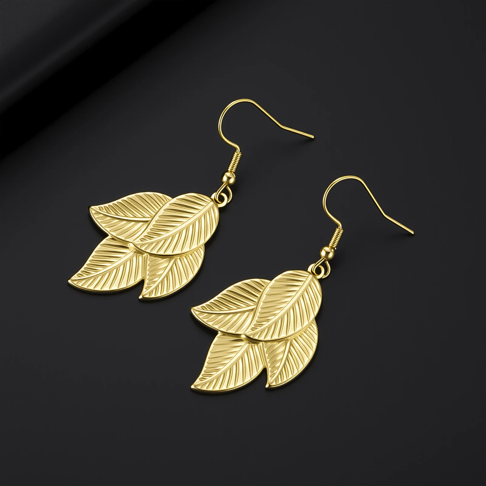 COOLTIME Trendige Blatt-Ohrringe für Damen aus Edelstahl in Goldfarbe, Modische Schmuck-Ohrringe im Großhandel – Detail 4