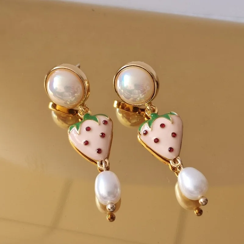 

New Arrival Niche Design Cute Sweet Fruit Dangle Earrings High-end Freshwater Pearl Strawberry Light Luxury Gifts for Girls Craf