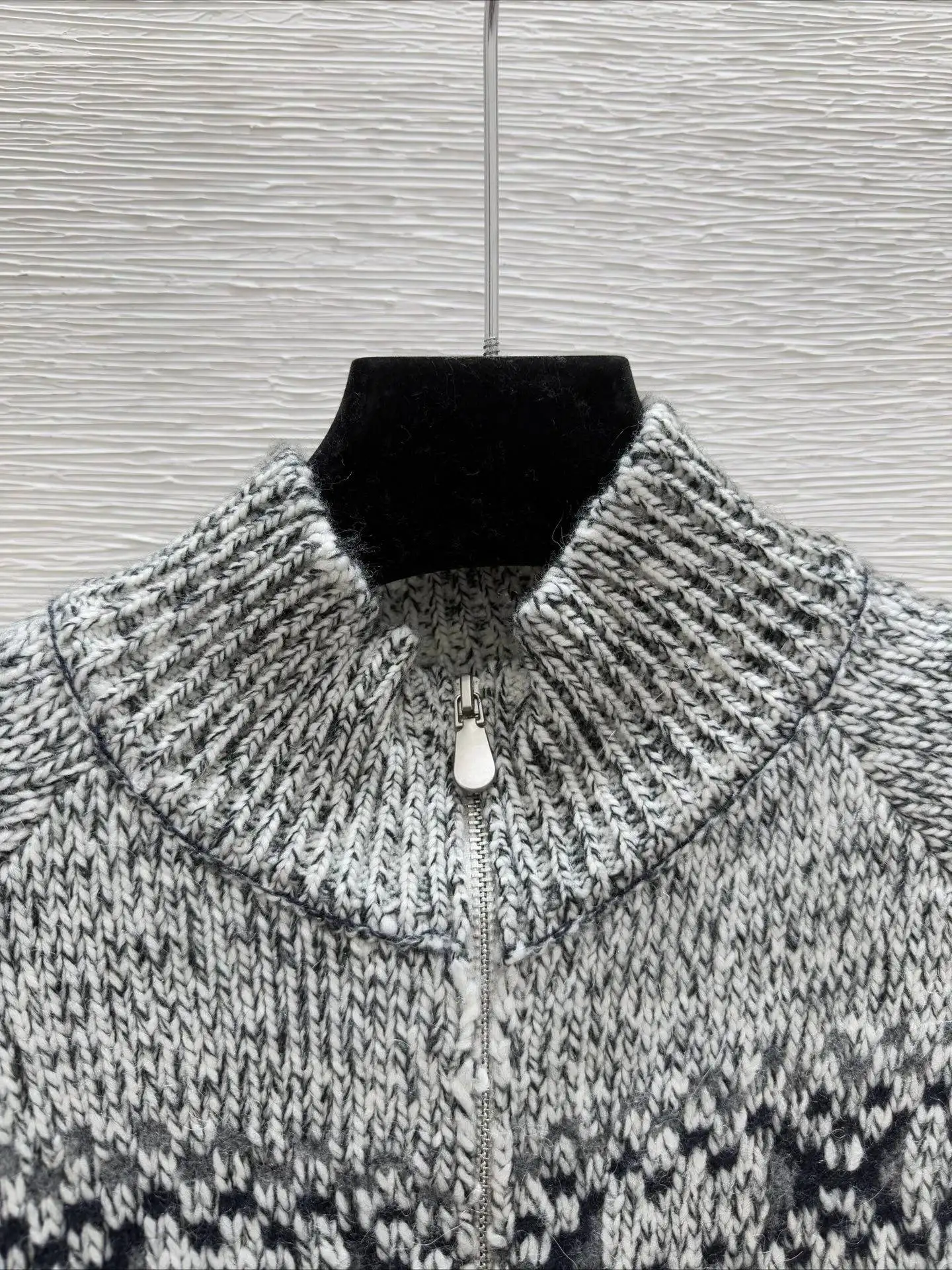 High neck knitted contrasting long sleeved women's cardigan for casual commuting autumn new elegant women's wool sweater