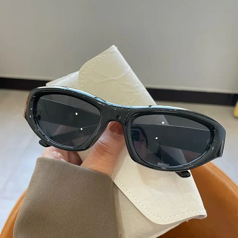 男性と女性のための楕円形のサングラス,スポーツパンク,デザイナー,高級,UV400,カラフルなミラー,ファッショナブル,新しい,y2k