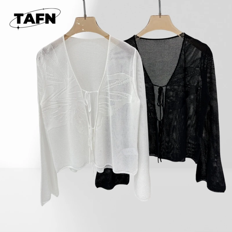 

Jacquard Knitted Cardigan Advanced Texture Retro-Inspired Cashmere Cardigan – Luxurious Warmth for Casual Settings AE0117
