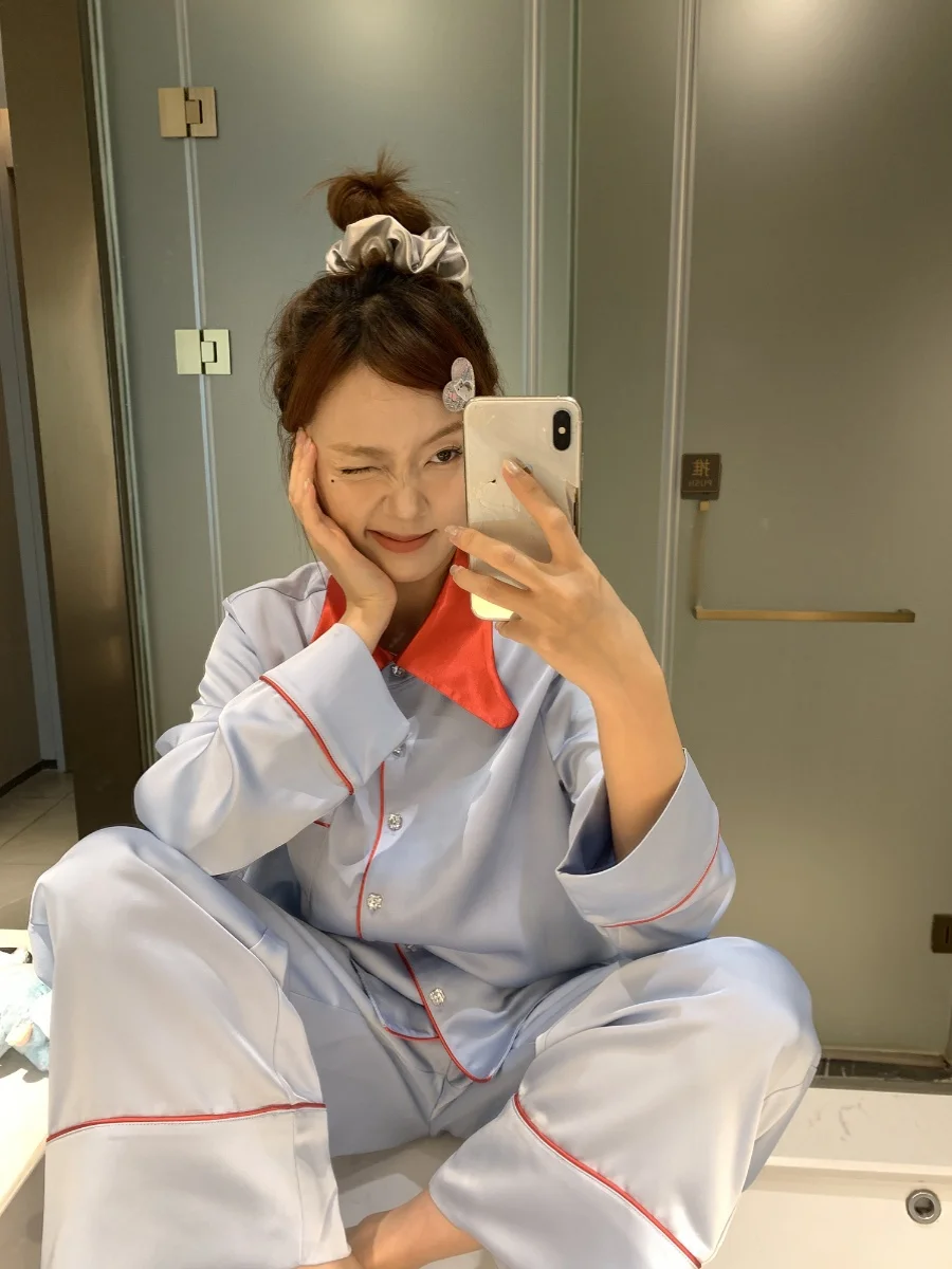 

Комплект домашней одежды из ледяного шелка с длинными рукавами для женщин: осенне-весенний, в стиле колор-блок, мягкий и комфортный