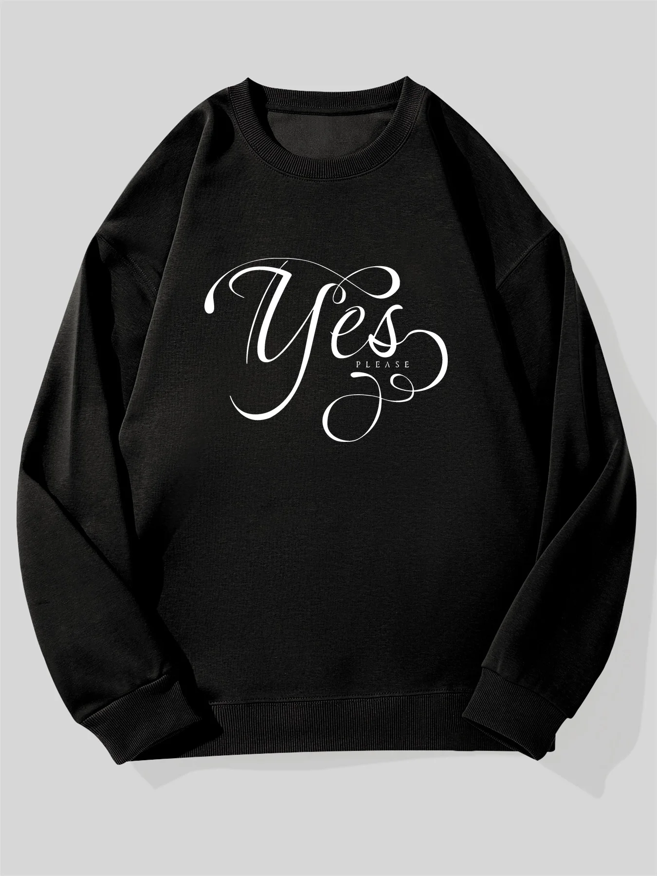 سويت شيرت رجالي كبير الحجم بشعار "Yes Please" - أسود مع حروف مخطوطة بيضاء، بلوفر كاجوال برقبة دائرية