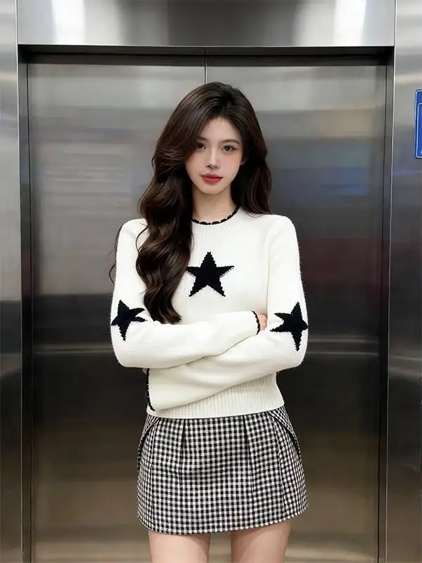 

Черно-белый контрастный вязаный свитер с узором в виде звезд и комплект с юбкой в клетку для женщин, повседневный стиль, зимний модный ансамбль